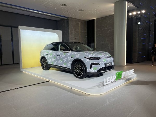 股票配资分析 高端技术现“亲民化”浪潮：800V与激光雷达涌入15万级战场｜汽车观察